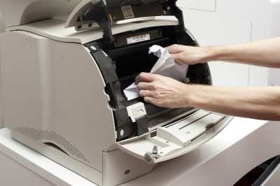 Принтер Xerox заминает или жуёт бумагу